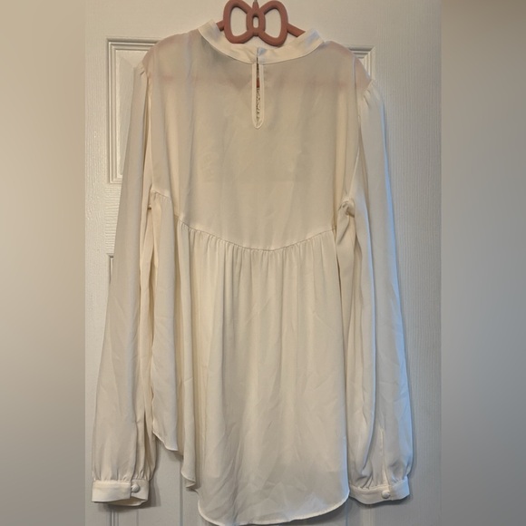 Cute blouse - Picture 2 of 2